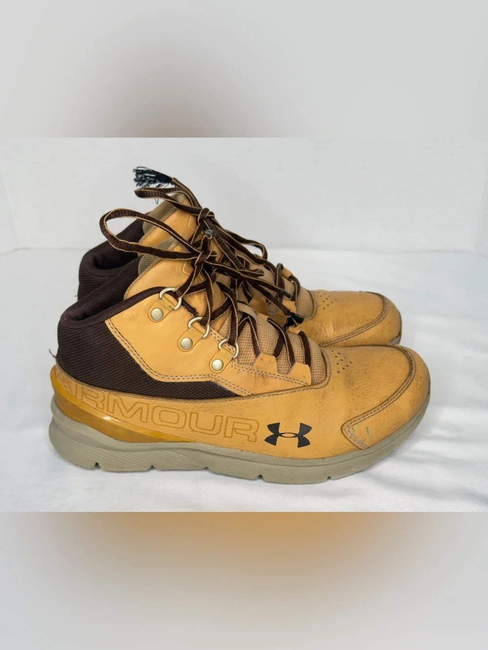 Under Armour Youth Hiking Boots Size 6Y Tan & Brown Lace Up Outdoor